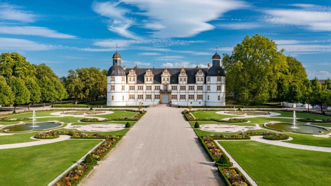 Schloss Neuhaus bei Paderborn mit dem prachtvollen Barockgarten © Teutoburger Wald Tourismus, P. Gawandtka